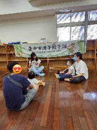 專心聽故事的參加組