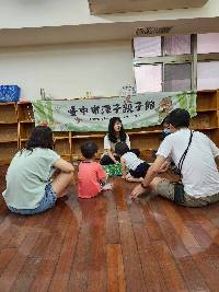 專心聽老師說故事