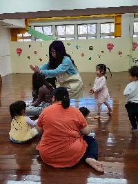 專心聽故事