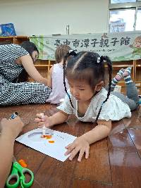 「抱抱媽咪」的卡片完成囉