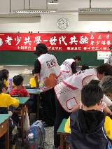 銀髮志工才藝小朋友樂開懷