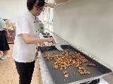老師教學製作楓糖核桃