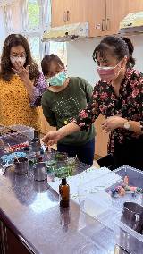 老師示範製造琉璃效果